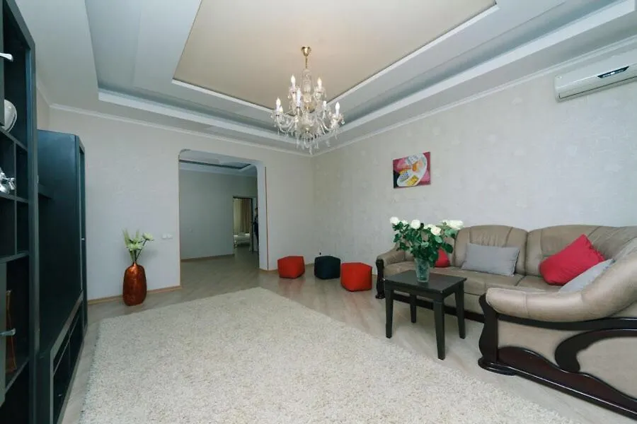 Spacious Apartments With 3 Bedrooms Obolon Metro Minsk Kiev 0*,  Oekraïne